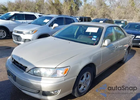 1998 Lexus Es 300 from USA, damaged, VIN JT8BF28G0W5033921